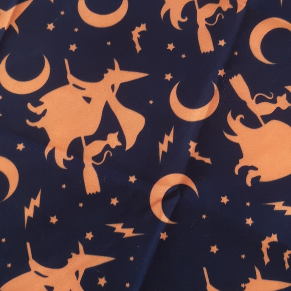 8 dog bandanas - Picture 4 of 9